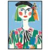 Joven mujer con peinado verde, rojo y rosa, estilo arte abstracto y colorido, diseño moderno en lienzo para decoración artística.