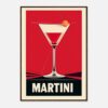 Cóctel Martini en estilo artístico retro con fondo rojo y borde de madera.