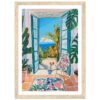 Puerta abierta hacia el mar con plantas tropicales en interior y perro en silla de diseño.