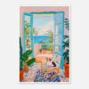 Tonos pastel y vibrantes en una pintura de un balcón con vista al mar, plantas y una silla con un perro.