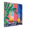 Vibrante pintura de estilo moderno con plantas y flores en interiores coloridos.