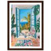 Ventana abierta con vista al mar y plantas tropicales, habitación con silla y perro sentado en la terraza.