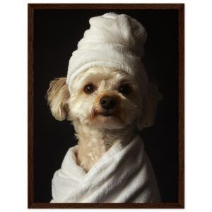 Perro con toalla y gorro en estilo de retrato clásico, imagen de mascotas en un marco de madera.