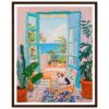 Ventana abierta con vista al mar en un balcón con plantas y perro en interior alegre.