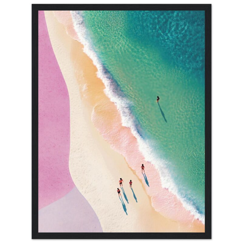 Cuidado de la playa con oleaje colorido y personas disfrutando del mar.