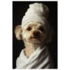 Bañera curada con toallas y un perro con una toalla blanca en la cabeza y un vestido blanco de spa.
