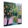 6fc5bdd5-2427-4cdc-a650-6eb8970dad25.jpg Árbol con naranjas en un patio con ventana, pintura en estilo impresionista, arte digital.