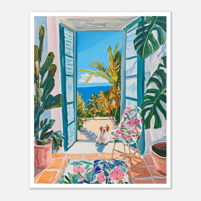 Puerta abierta con vista al mar y plantas tropicales en interior y exterior.
