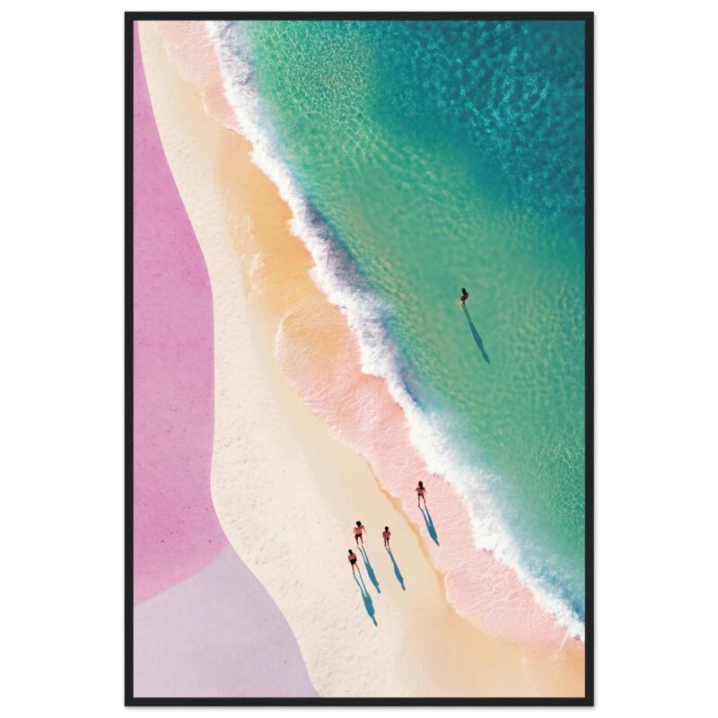 Arena de playa con olas turquesa y personas disfrutando del mar, fotografía aérea.
