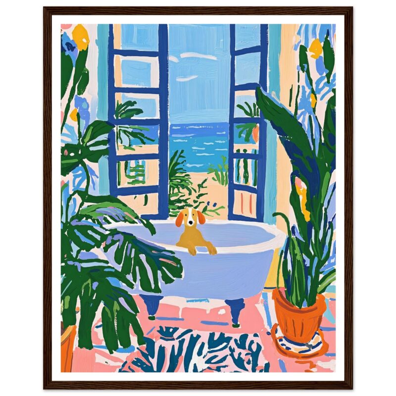 Jarrón con plantas tropicales en interiores con vista al mar desde la ventana.