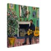 Izquierda de la imagen, pintura de un músico tocando guitarra en un entorno colorido y lleno de detalles artísticos.