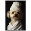 Perro con toalla en cabeza y ropa de baño, estética de fotografía artística y encantadora.