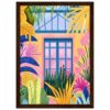 Ventana con marco de madera rodeada de plantas tropicales de colores vibrantes.
