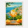 Vaso de cóctel con hielo y rodaja de limón, vista del paisaje de la costa mediterránea.