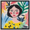 Retrato de mujer moderna en estilo pop art con colores vibrantes y fondo de plantas tropicales.