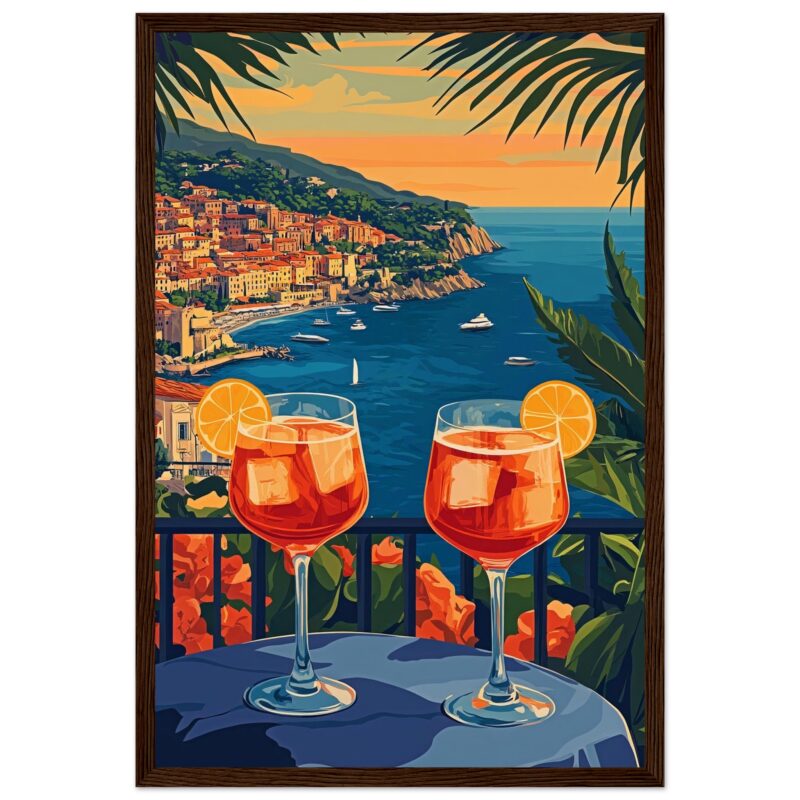 Sombrero con vista a la costa de Amalfi, Italia, en tarde soleada, con dos copas de cóctel en primer plano.